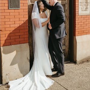 Used, Great Condition. Bridal Veil. 60in.